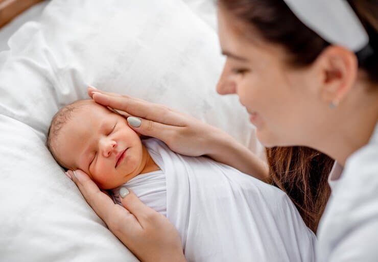 Mother With Newborn Baby_freepik