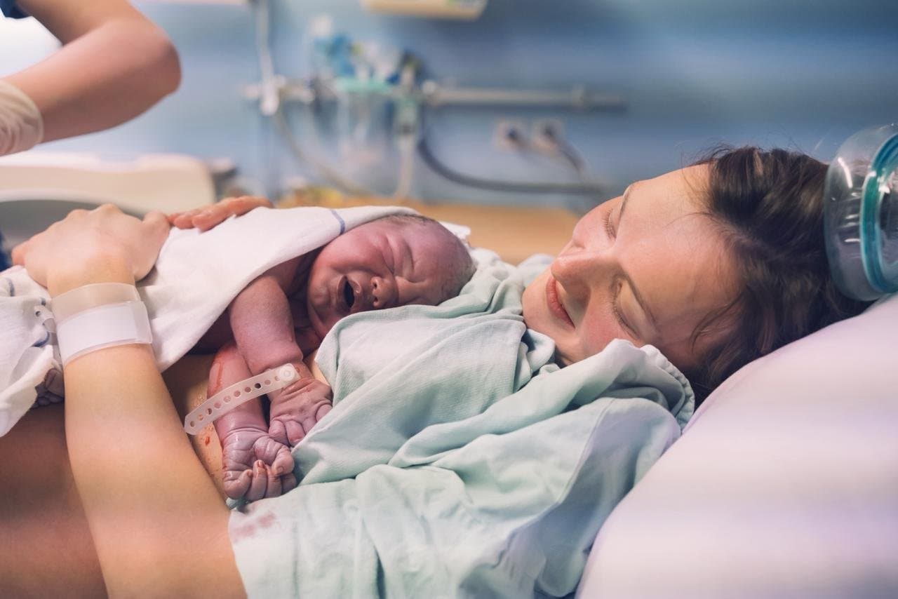 3 Manfaat IMD bagi Bayi Baru Lahir dan Tips Melakukannya