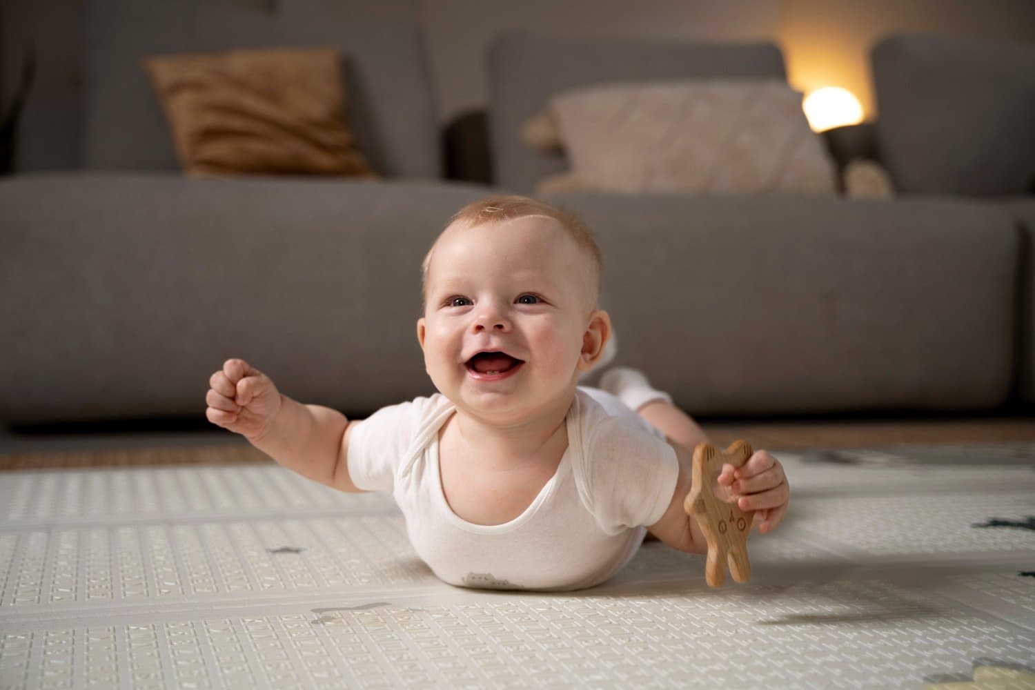 5 Senam Bayi Usia 4-6 Bulan untuk Melatih Otot & Bantu Cepat Duduk