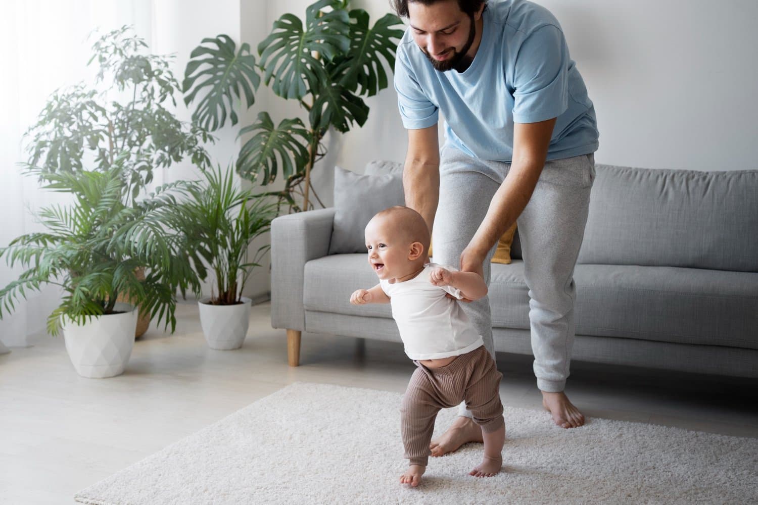 5 Fakta Kaki Bayi Ngangkang Apakah Normal? Simak Mitos Bedong & Posisi Menggendong Bayi yang Benar