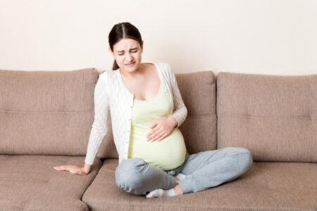 Perut Kencang Tapi Belum Waktunya Lahiran? Cek Beda Kontraksi Palsu & Asli di Sini!