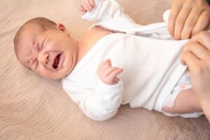 5 Cara Mengatasi Perut Kembung pada Bayi yang Ampuh dan Alami