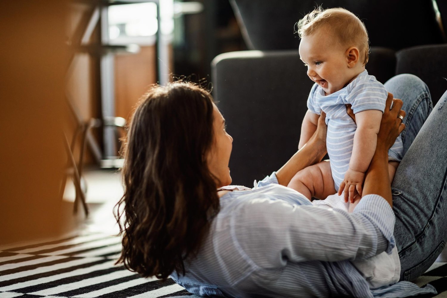 5 Stimulasi Bayi 6 Bulan agar Cepat Bicara, Mommy Wajib Tahu!